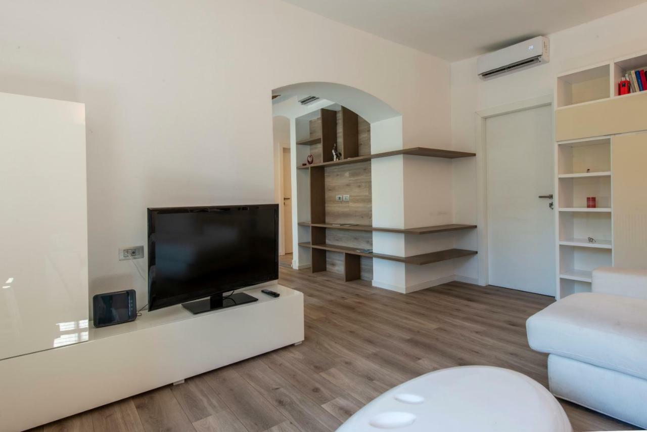 Apartment Old Wall Como Center Exterior foto